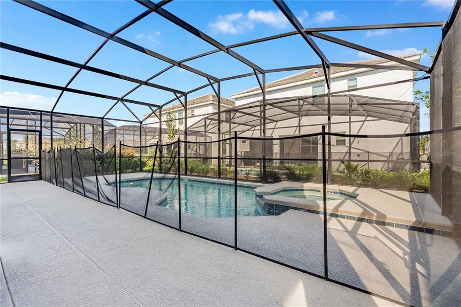 Exterior details and patio area of a home in , Kissimmee (Image 1).