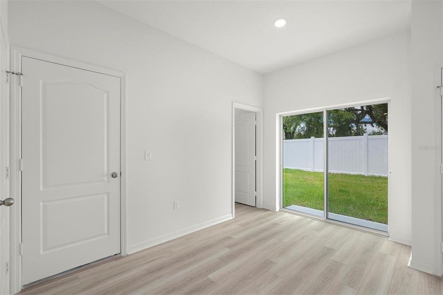 Spacious, unfurnished interior of a new home in Tula Parc, Astatula (Image 16).