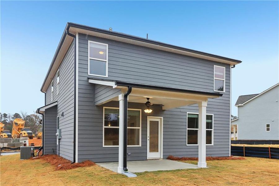 Exterior details and patio area of a home in Abbotts Crossing, Conyers (Image 3).
