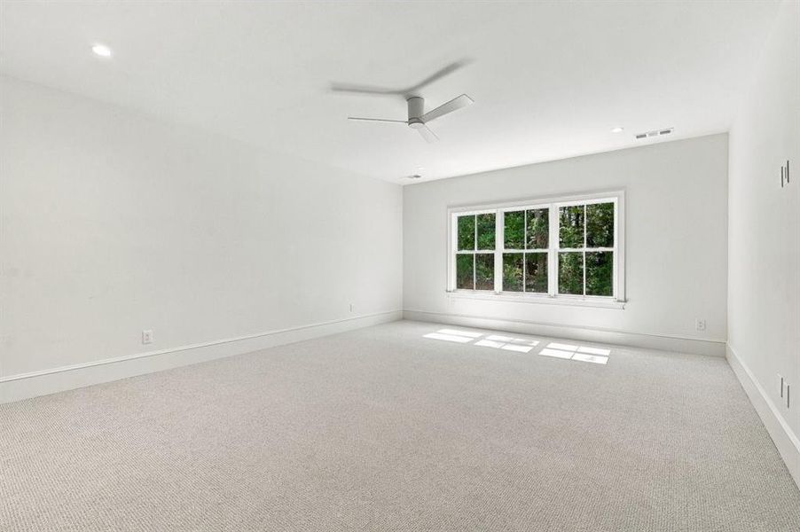 Spacious, unfurnished interior of a new home in , Roswell (Image 25).