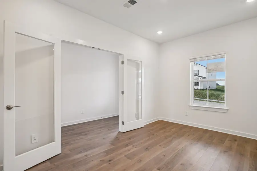 Spacious, unfurnished interior of a new home in Mansker Farms - Bronze Series, Hendersonville (Image 11).