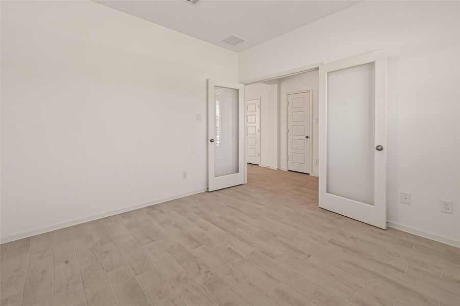Spacious, unfurnished interior of a new home in Lago Mar, Texas City (Image 19).