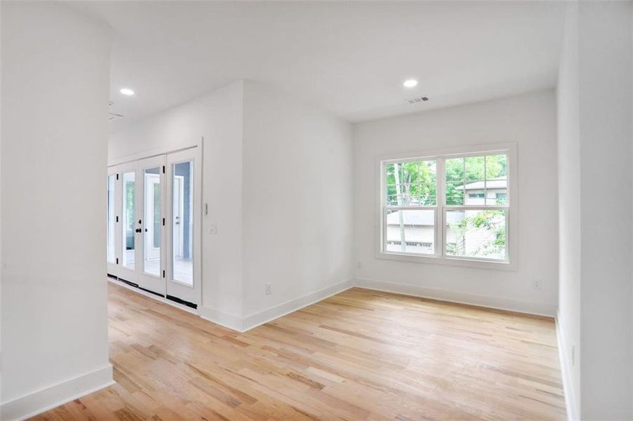 Spacious, unfurnished interior of a new home in , Atlanta (Image 19).