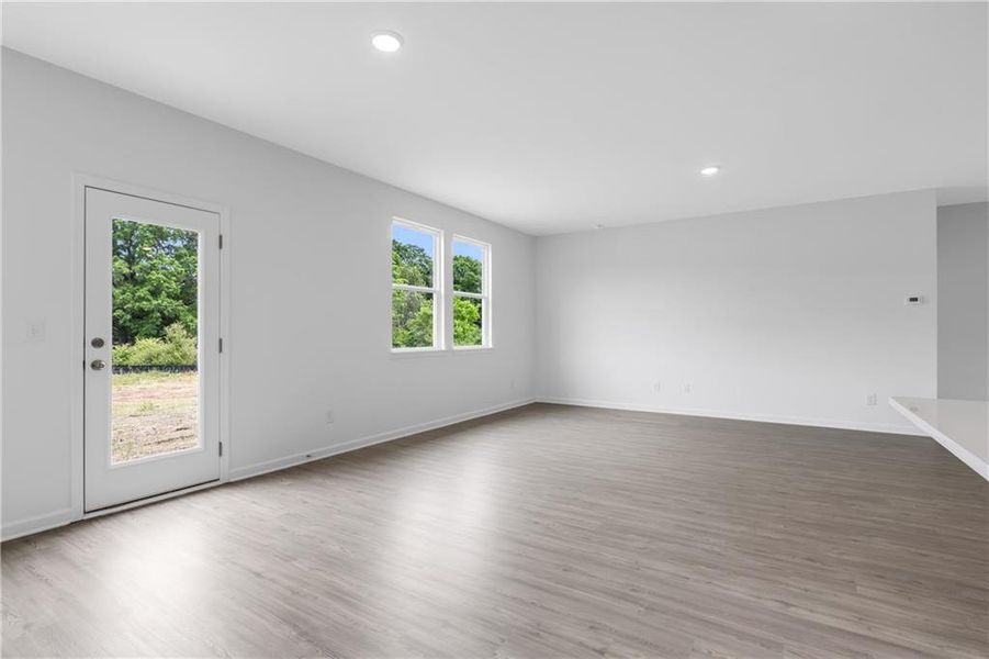 Spacious, unfurnished interior of a new home in Three Rivers, Rome (Image 12).