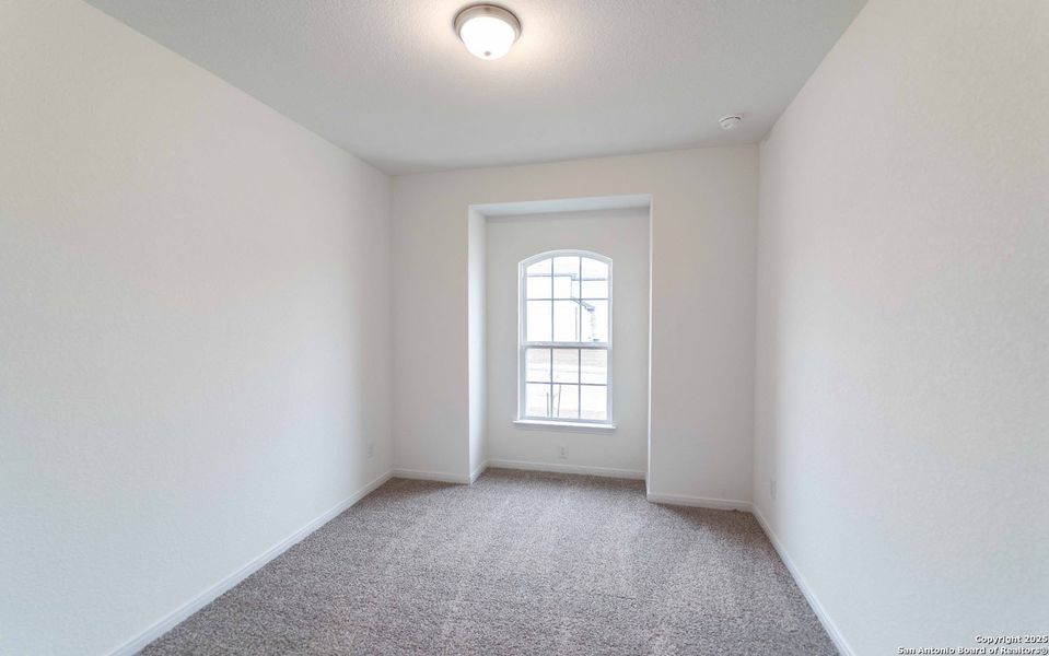 Spacious, unfurnished interior of a new home in Hunter's Ranch, San Antonio (Image 12).