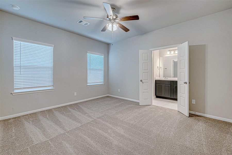 Spacious, unfurnished interior of a new home in Woodland Lakes, Huffman (Image 31).