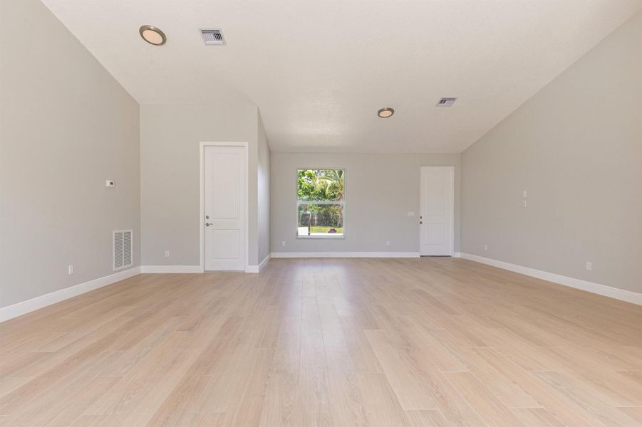 Spacious, unfurnished interior of a new home in , West Palm Beach (Image 8).