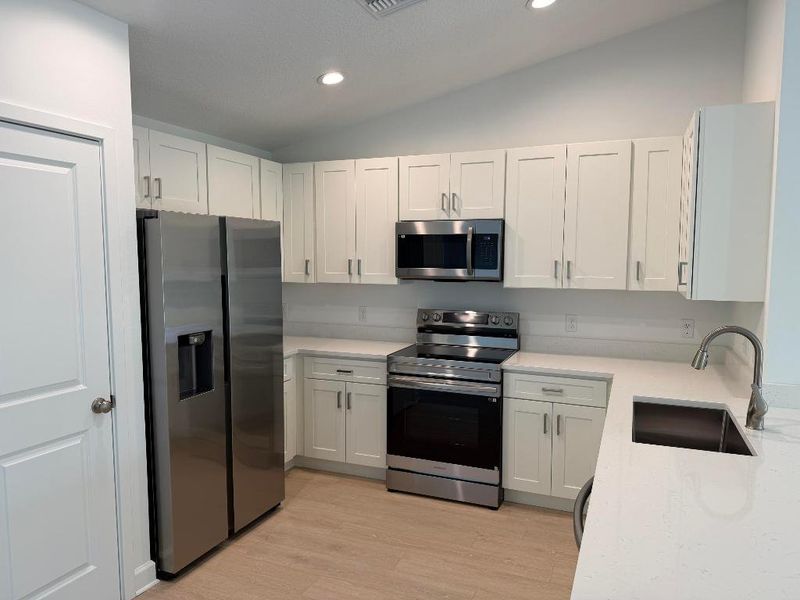 STAINLESS APPLIANCES