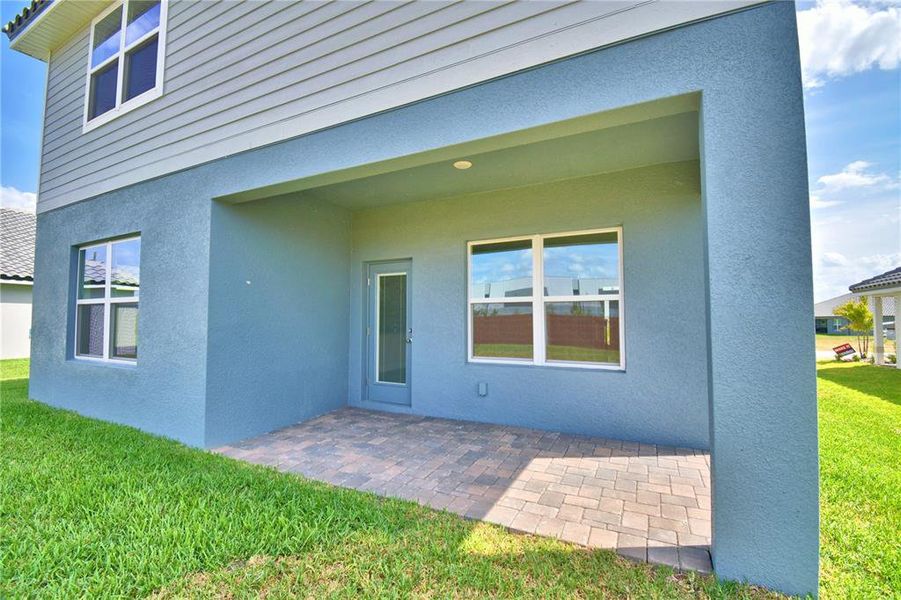 Exterior details and patio area of a home in Lake Juliana Estates, Auburndale (Image 3).