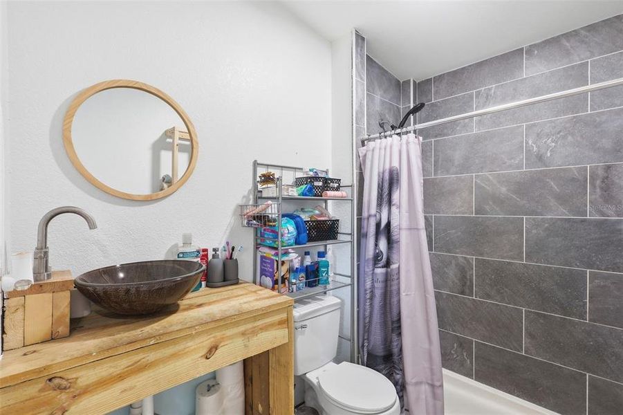 Furnished interior view inside a new home in , Dunnellon (Image 15).