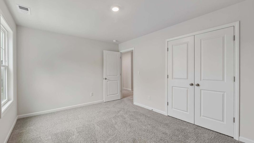 Spacious, unfurnished interior of a new home in Oak Grove Hill, Huntersville (Image 20).