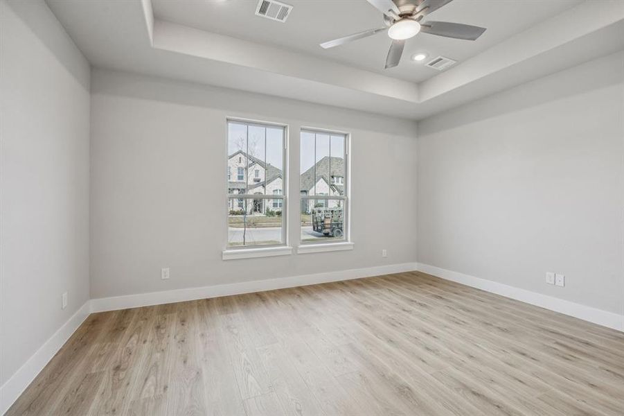 Spacious, unfurnished interior of a new home in Dove Hollow, Waxahachie (Image 14). Spacious, unfurnished interior of a new home in Dove Hollow, Waxahachie (Image 14).