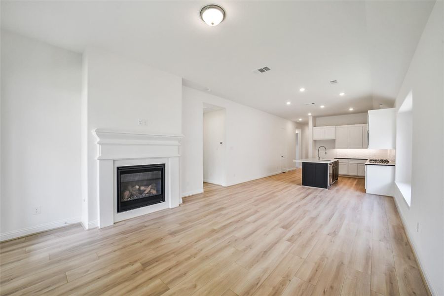 Spacious, unfurnished interior of a new home in Sienna 40', Missouri City (Image 22). Spacious, unfurnished interior of a new home in Sienna 40', Missouri City (Image 22).