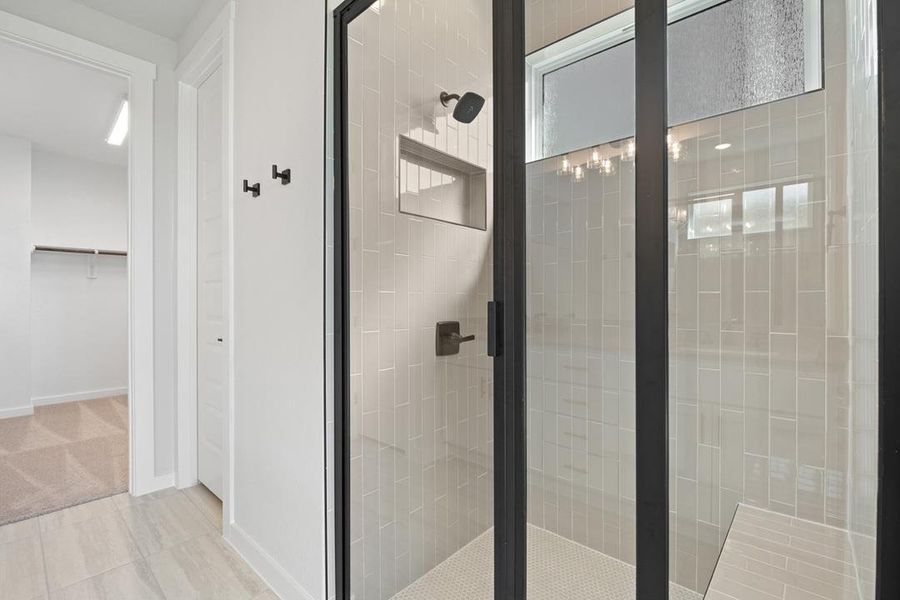 Image 39 of a home in Flora.