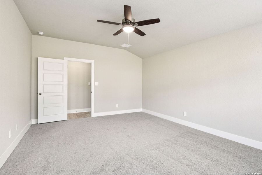 Spacious, unfurnished interior of a new home in Lark Canyon, New Braunfels (Image 37).