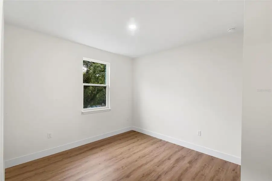 Spacious, unfurnished interior of a new home in , Orlando (Image 19).