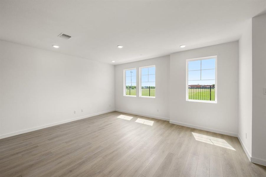 5712 Lakeview- Living Room-1