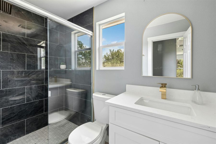 Furnished interior view inside a new home in , Luling (Image 13).