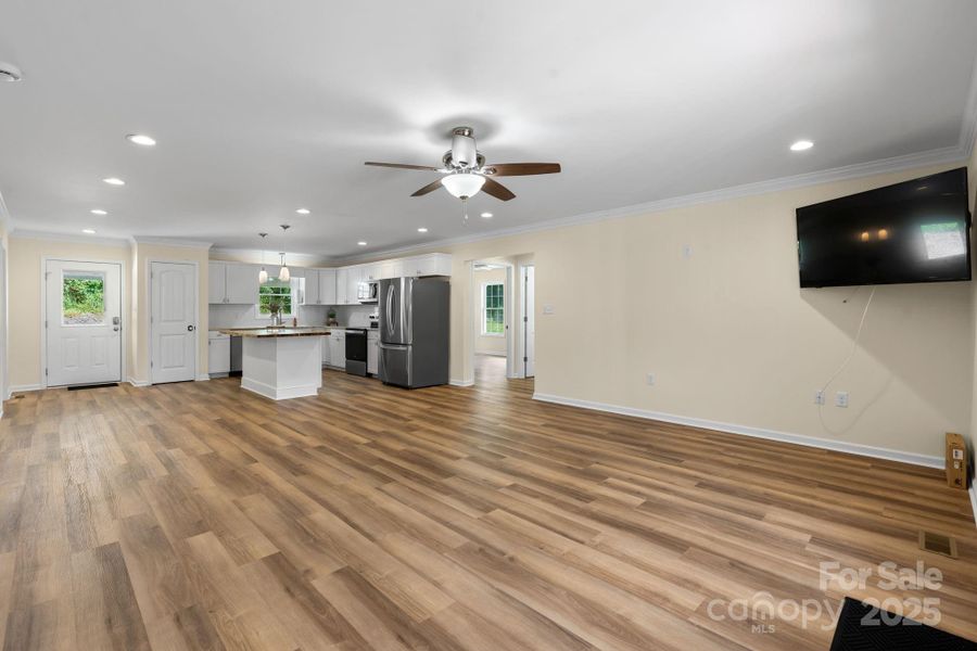 Spacious, unfurnished interior of a new home in , Granite Falls (Image 20).