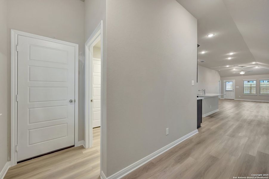 Spacious, unfurnished interior of a new home in Park Place, New Braunfels (Image 36).