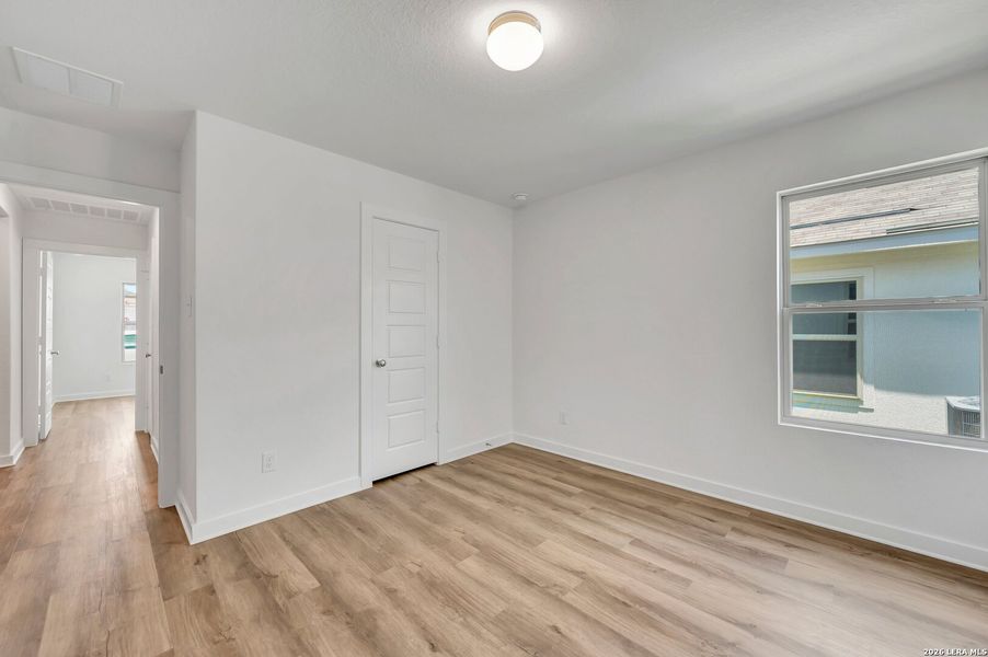 Spacious, unfurnished interior of a new home in Legacy Hills, San Antonio (Image 34).