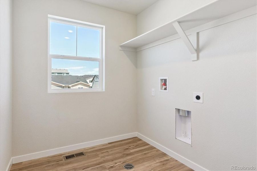 Spacious, unfurnished interior of a new home in Sweetgrass, Dacono (Image 15).