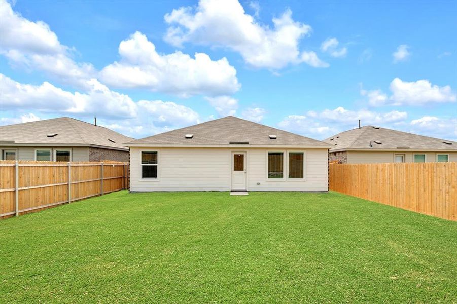 Exterior details and patio area of a home in Falcon Heights, Forney (Image 17).