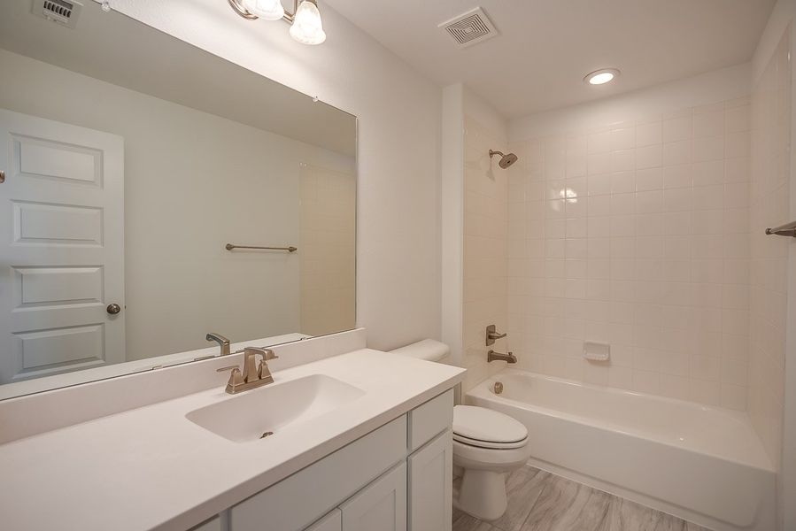 Plan 1692 Secondary Bathroom Representative Image