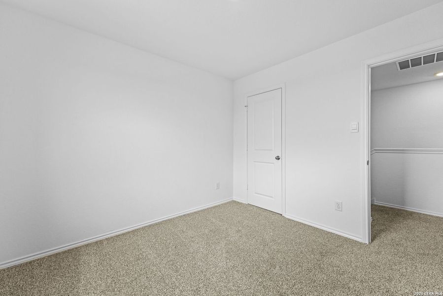 Spacious, unfurnished interior of a new home in Avenida, Converse (Image 18).