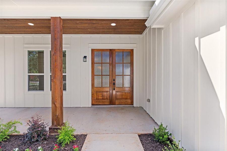 Exterior details and patio area of a home in , Granbury (Image 4). Exterior details and patio area of a home in , Granbury (Image 4).