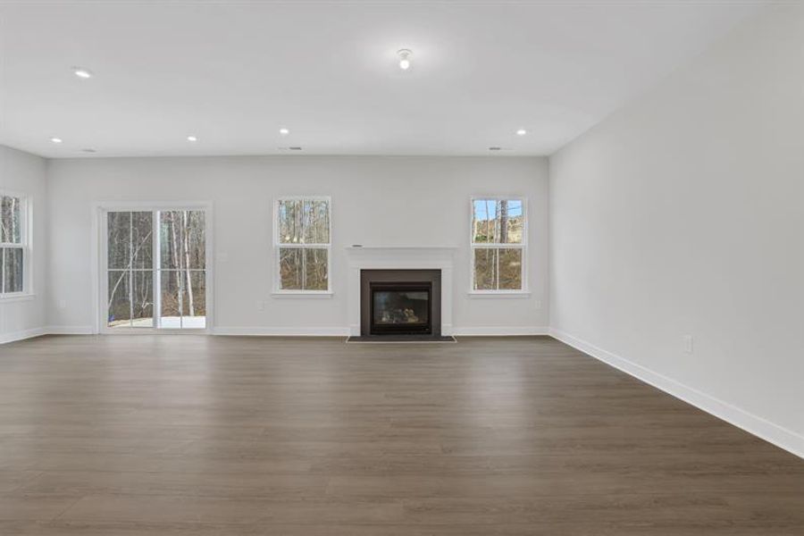 Spacious, unfurnished interior of a new home in Crystal Falls, Dawsonville (Image 22).