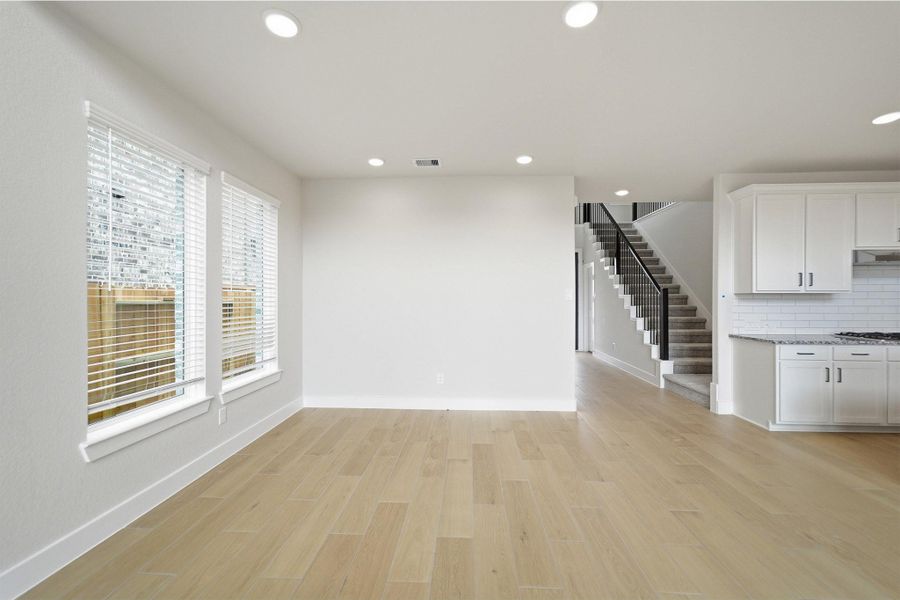 Spacious, unfurnished interior of a new home in Sunterra Lakes, Brookshire (Image 31). Spacious, unfurnished interior of a new home in Sunterra Lakes, Brookshire (Image 31).