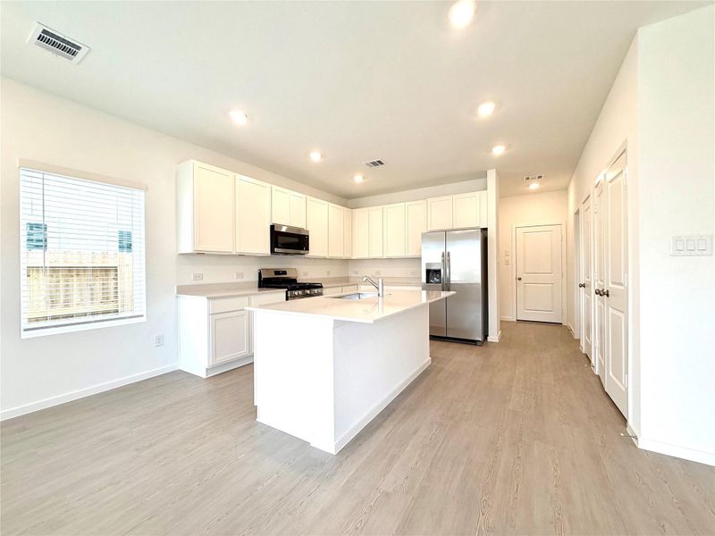 Furnished interior view inside a new home in Sierra Vista, Rosharon (Image 5).