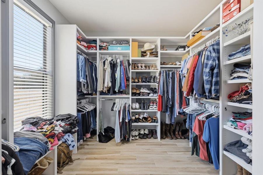 Furnished interior view inside a new home in , Kemp (Image 17).