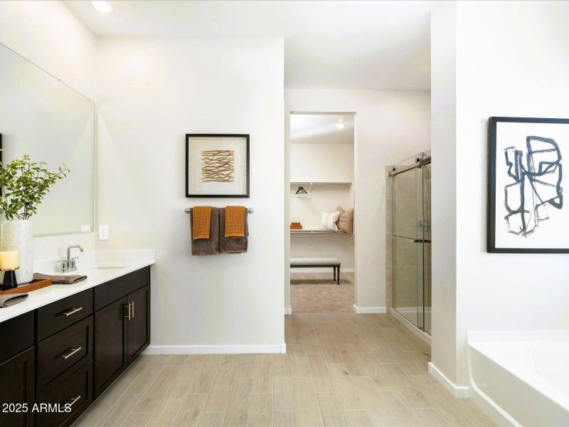 MERITAGE LENNON MODEL - OWNER BATH