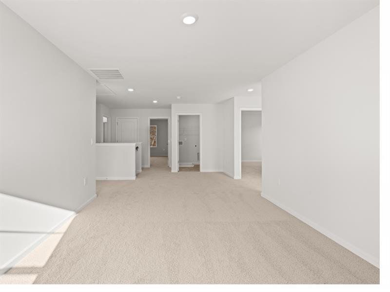 Spacious, unfurnished interior of a new home in Falcon Landing, Gainesville (Image 31).