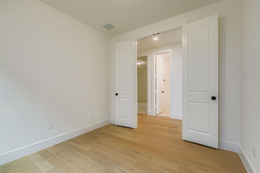 Spacious, unfurnished interior of a new home in Hillstead, Lavon (Image 27).