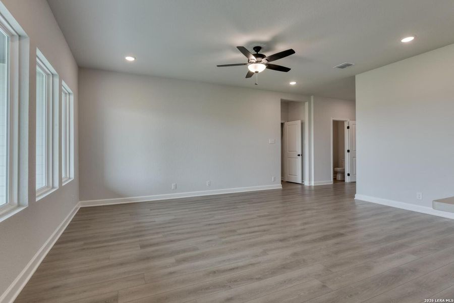 Spacious, unfurnished interior of a new home in Hennersby Hollow, San Antonio (Image 12). Spacious, unfurnished interior of a new home in Hennersby Hollow, San Antonio (Image 12).