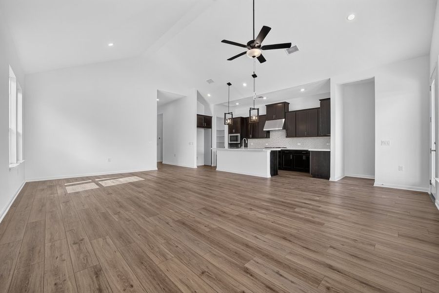 Spacious, unfurnished interior of a new home in Silverleaf, Cedar Creek (Image 14). Spacious, unfurnished interior of a new home in Silverleaf, Cedar Creek (Image 14).