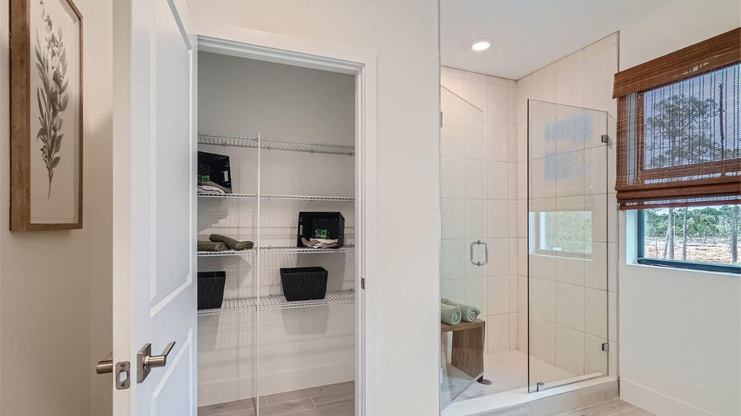 Galen Model primary bath linen and showe