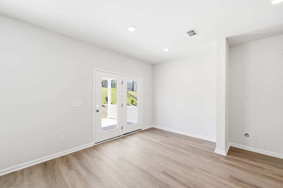 Spacious, unfurnished interior of a new home in Grand Arbor, Blythewood (Image 19).