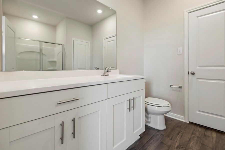 Furnished interior view inside a new home in Sweetwater Ridge, Conroe (Image 6).