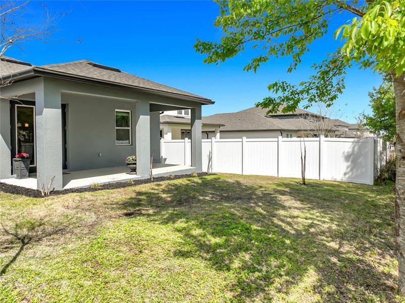 Exterior details and patio area of a home in , Clermont (Image 3).