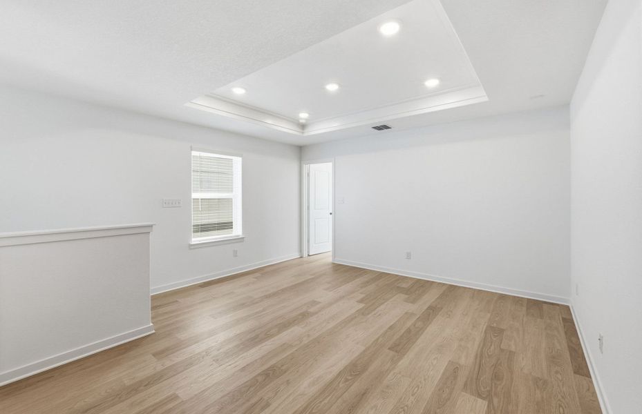 Spacious, unfurnished interior of a new home in Sunfield, Buda (Image 41).