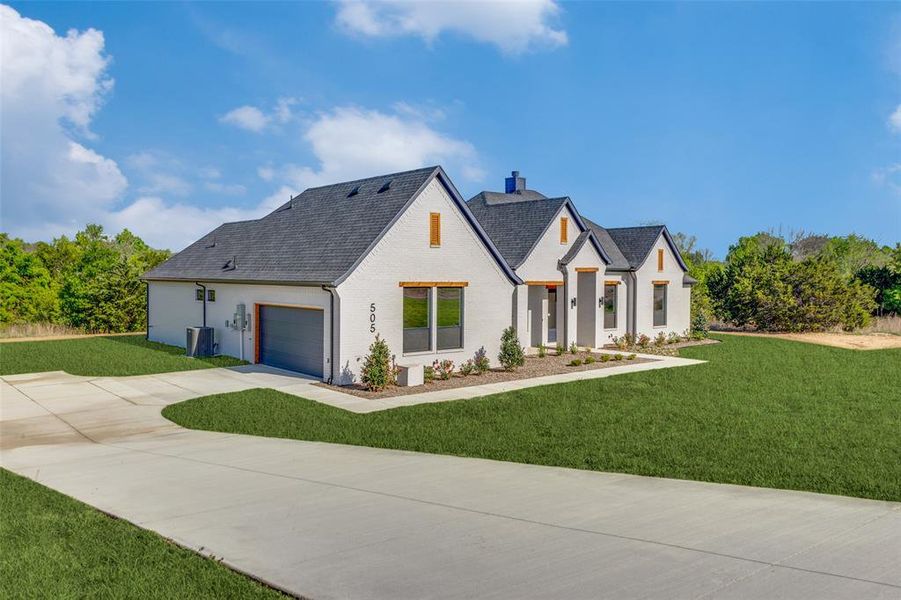 Exterior details and patio area of a home in , Weatherford (Image 2).