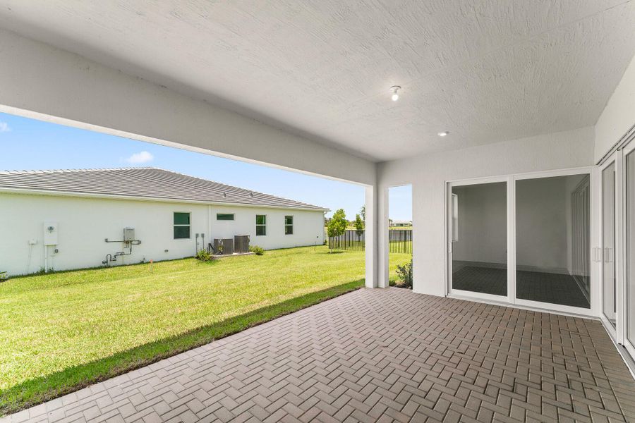 Spacious, unfurnished interior of a new home in Tradition - Seville, Port St. Lucie (Image 9).