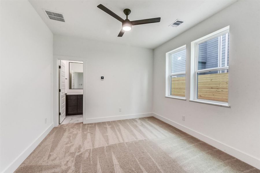 Spacious, unfurnished interior of a new home in , Houston (Image 15).