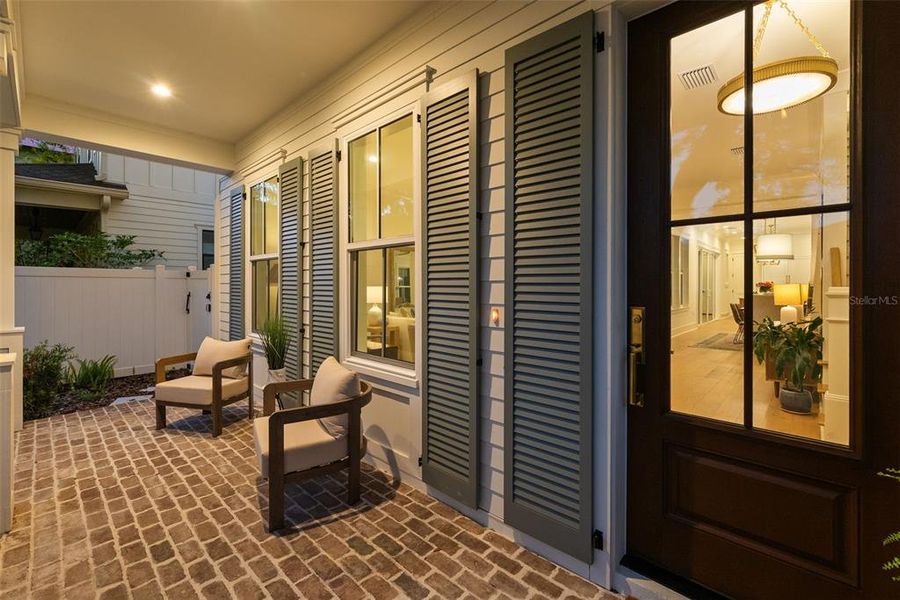 Exterior details and patio area of a home in , St. Petersburg (Image 28).