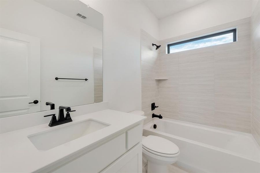 Furnished interior view inside a new home in Quail Hollow, Rockwall (Image 9).