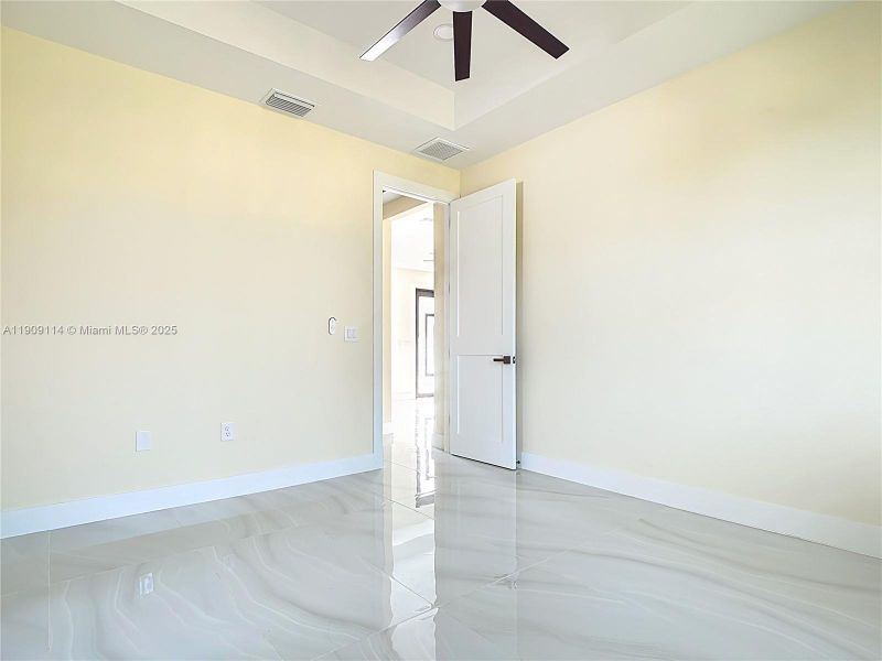 Spacious, unfurnished interior of a new home in , Lehigh Acres (Image 33).
